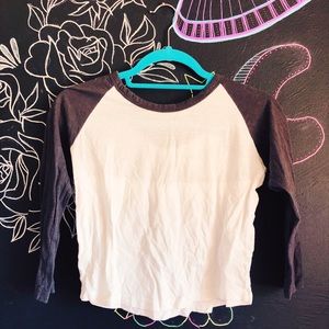 BRANDY MELVILLE BASEBALL TEE
